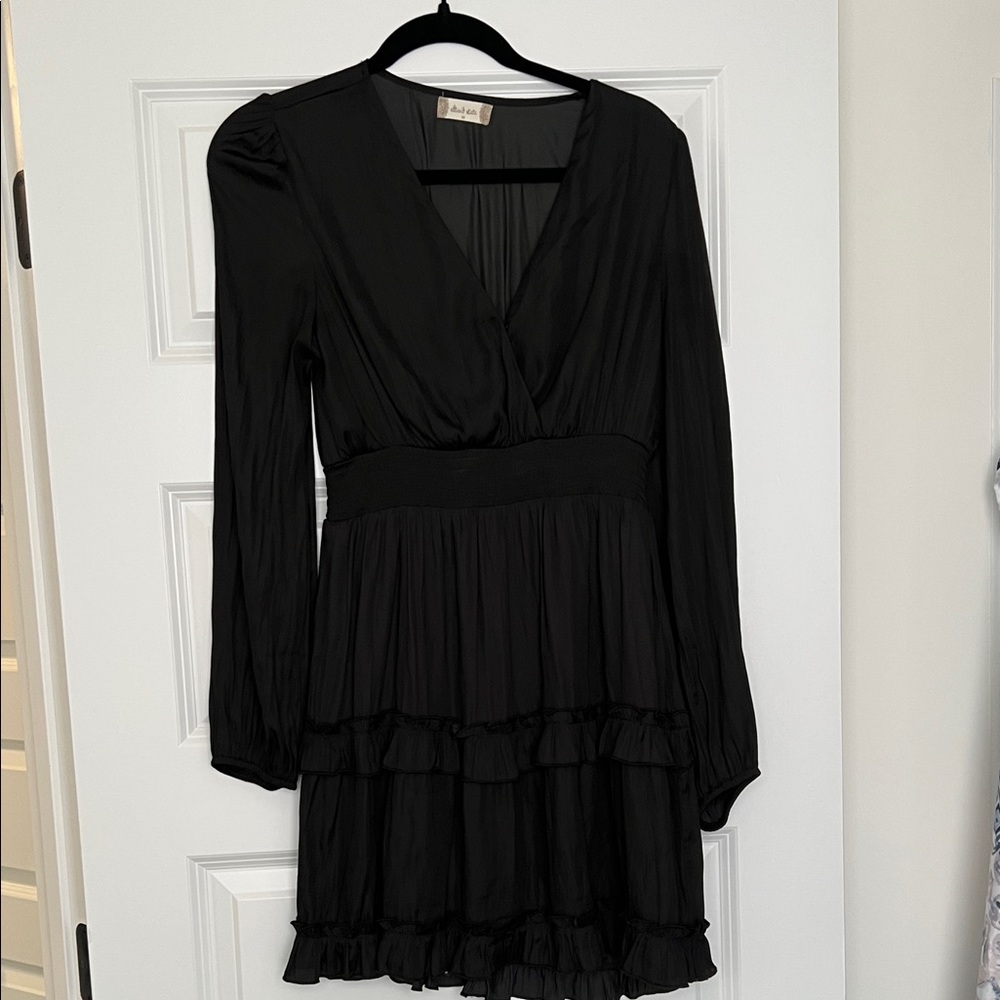 Altard state Black Long-Sleeve V-Neck Tiered Dress